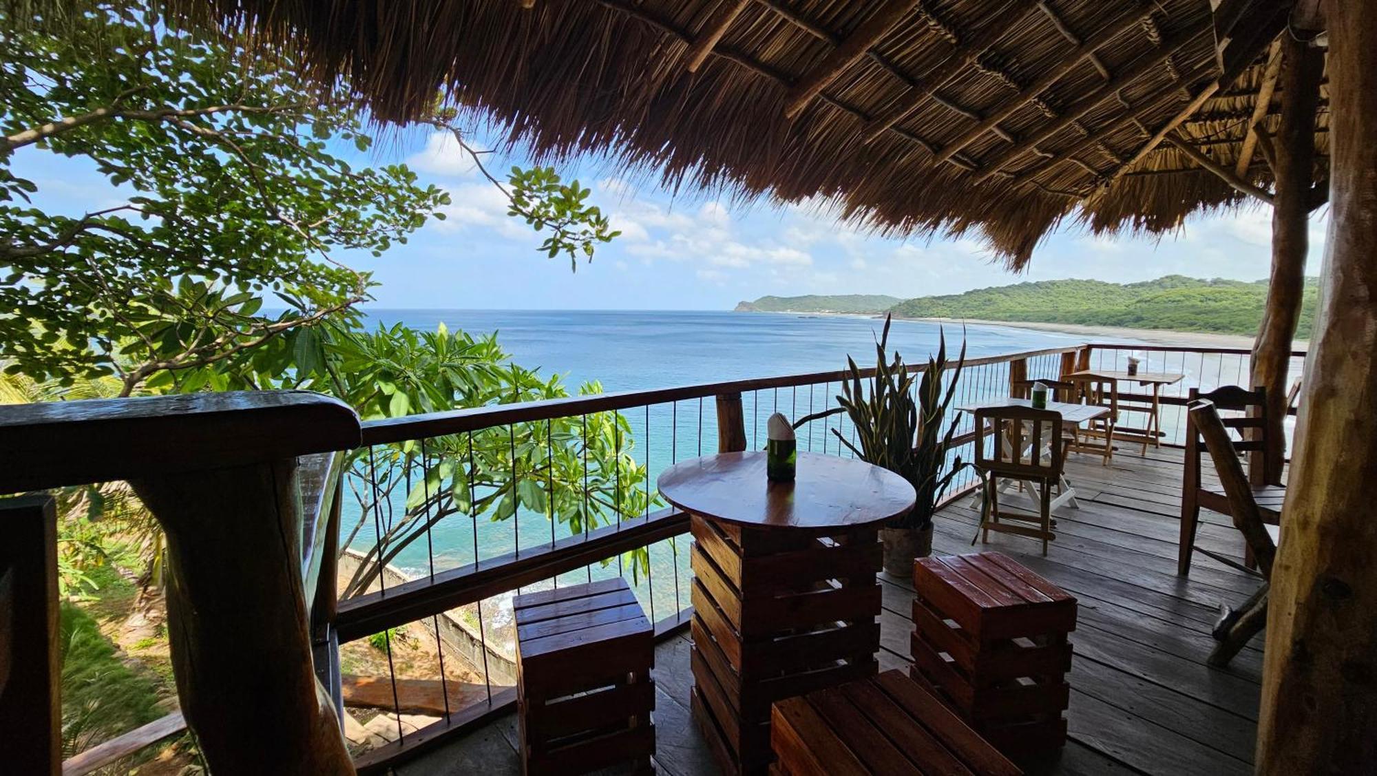 Monkey House Hostel Tola Exterior photo